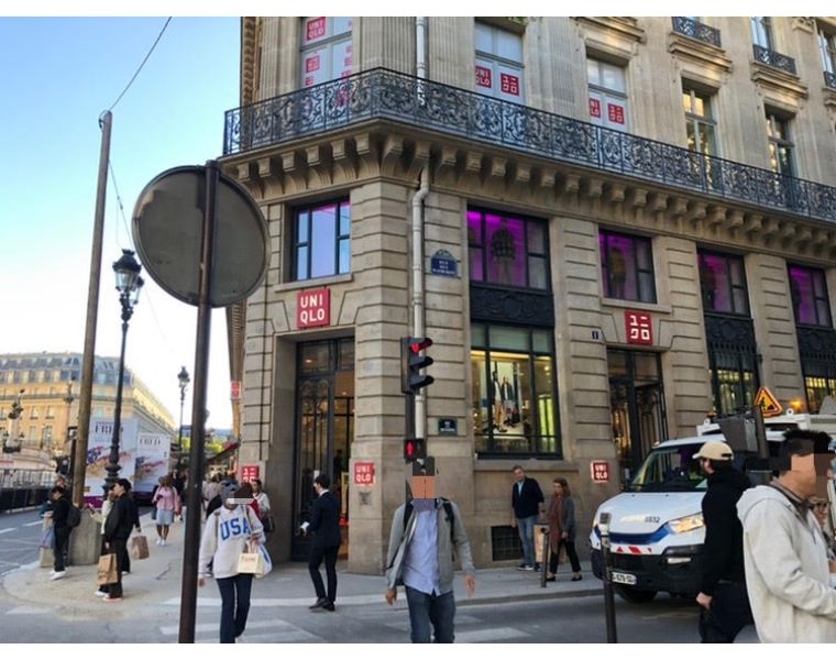 UNIQLOオペラ店の外観